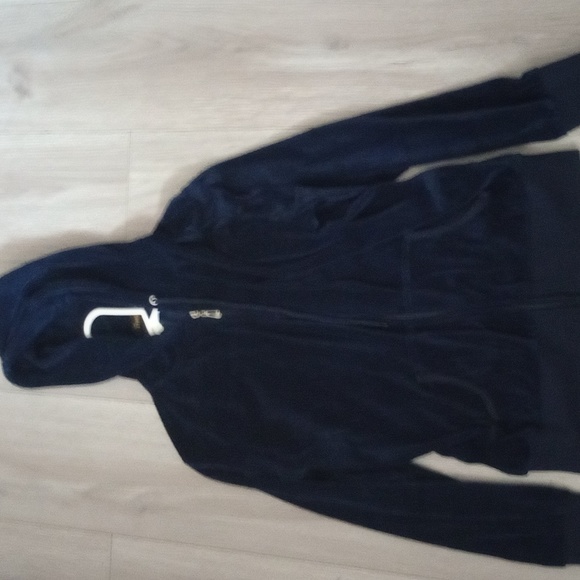 Tracksuit - Picture 2 of 8